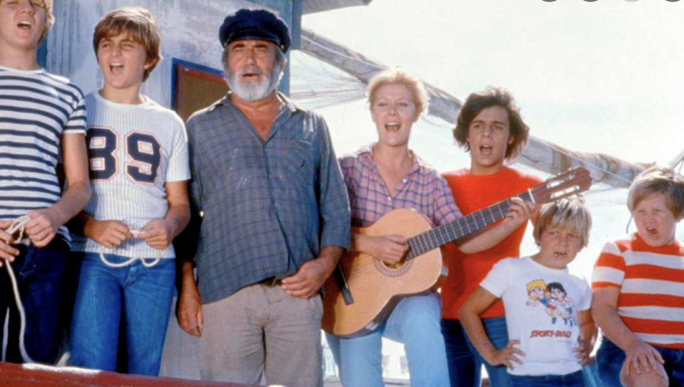 'Don't worry, be happy'. Protagonistas de 'Verano azul', en una captura de RTVE.