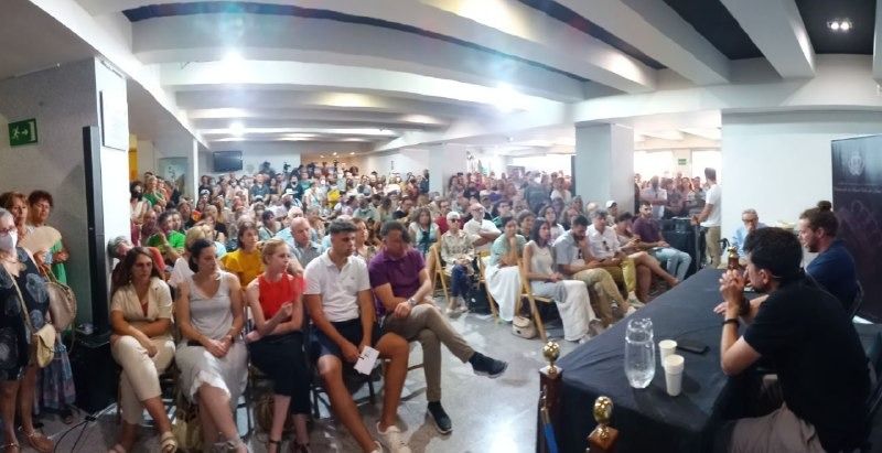 'Llenazo' de Pablo Iglesias en La Isla: "Si la gente de izquierda se moviliza, el 20J habrá un Gobierno andaluz decente".