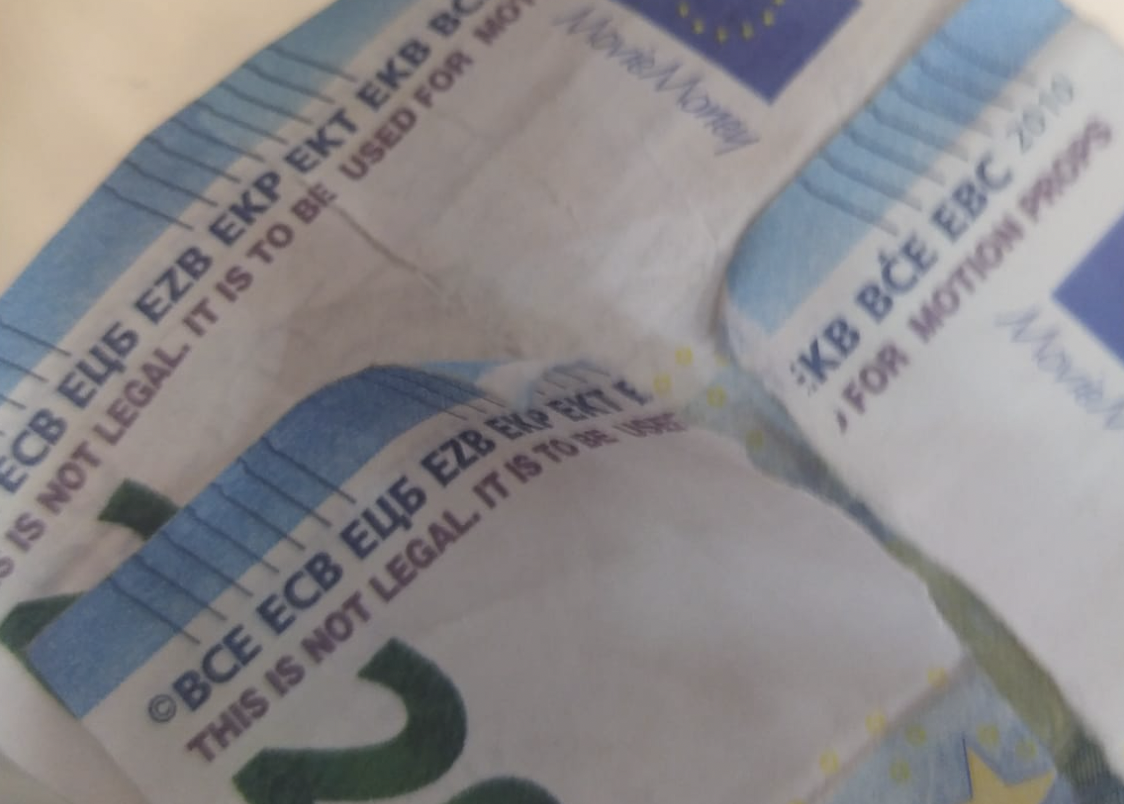 Billetes falsos rotos por la comerciante en El Puerto.