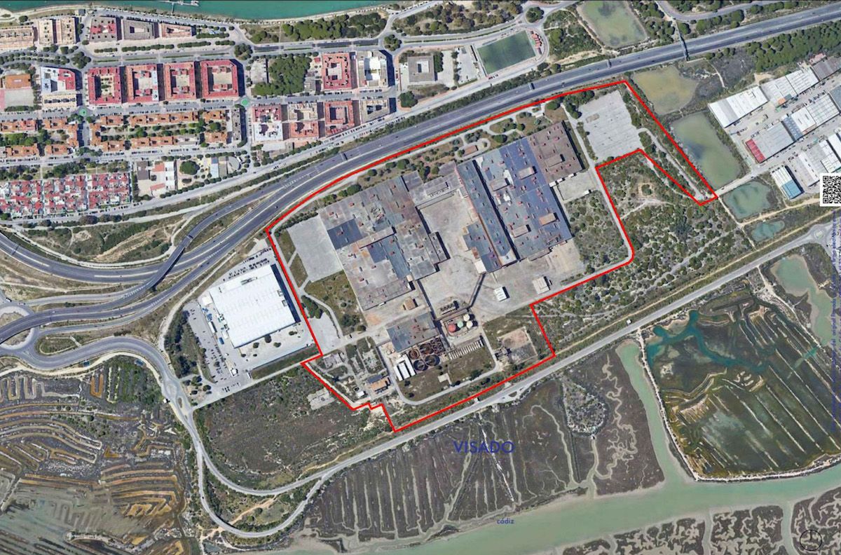 Vista aérea de los antiguos terrenos de Delphi comprados por el Cádiz CF en El Trocadero, Puerto Real.