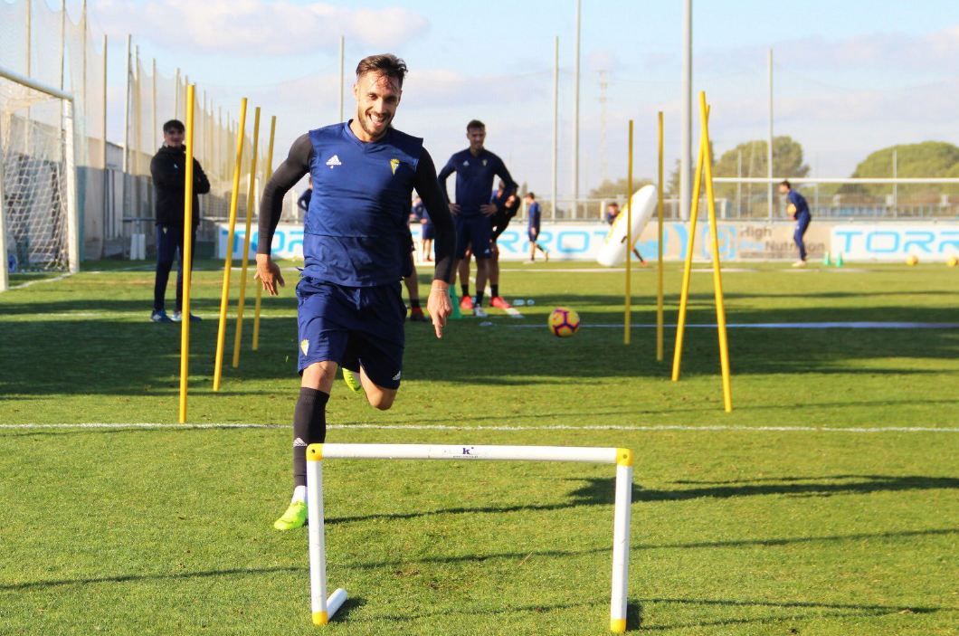 Rober Correa, en un entrenamiento del Cádiz. FOTO: TWITTER 