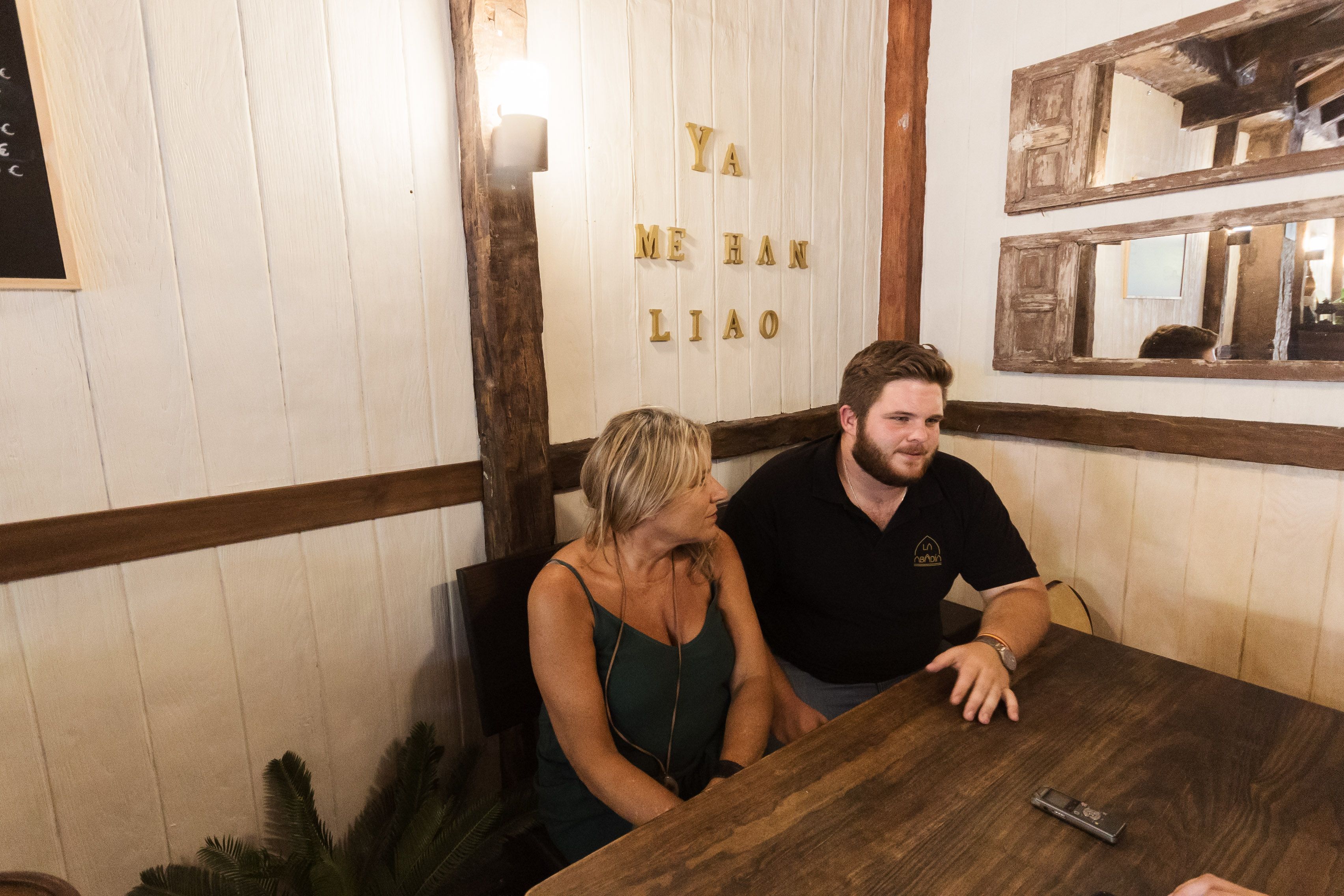 Alberto y su madre, Cristina, durante la entrevista.