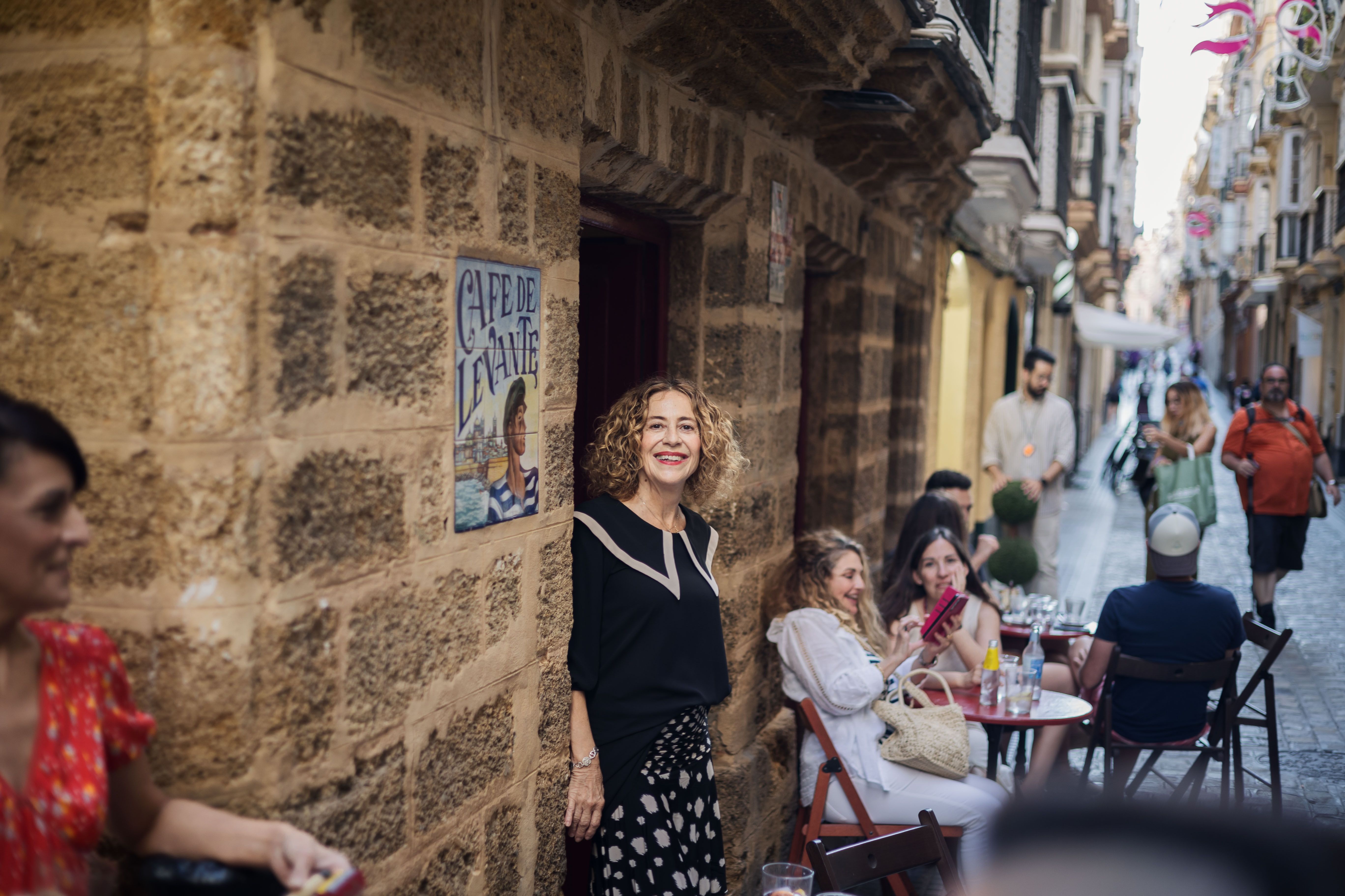 Teresa Torres, en el Café del Levante, durante una entrevista con lavozdelsur.es en 2022.