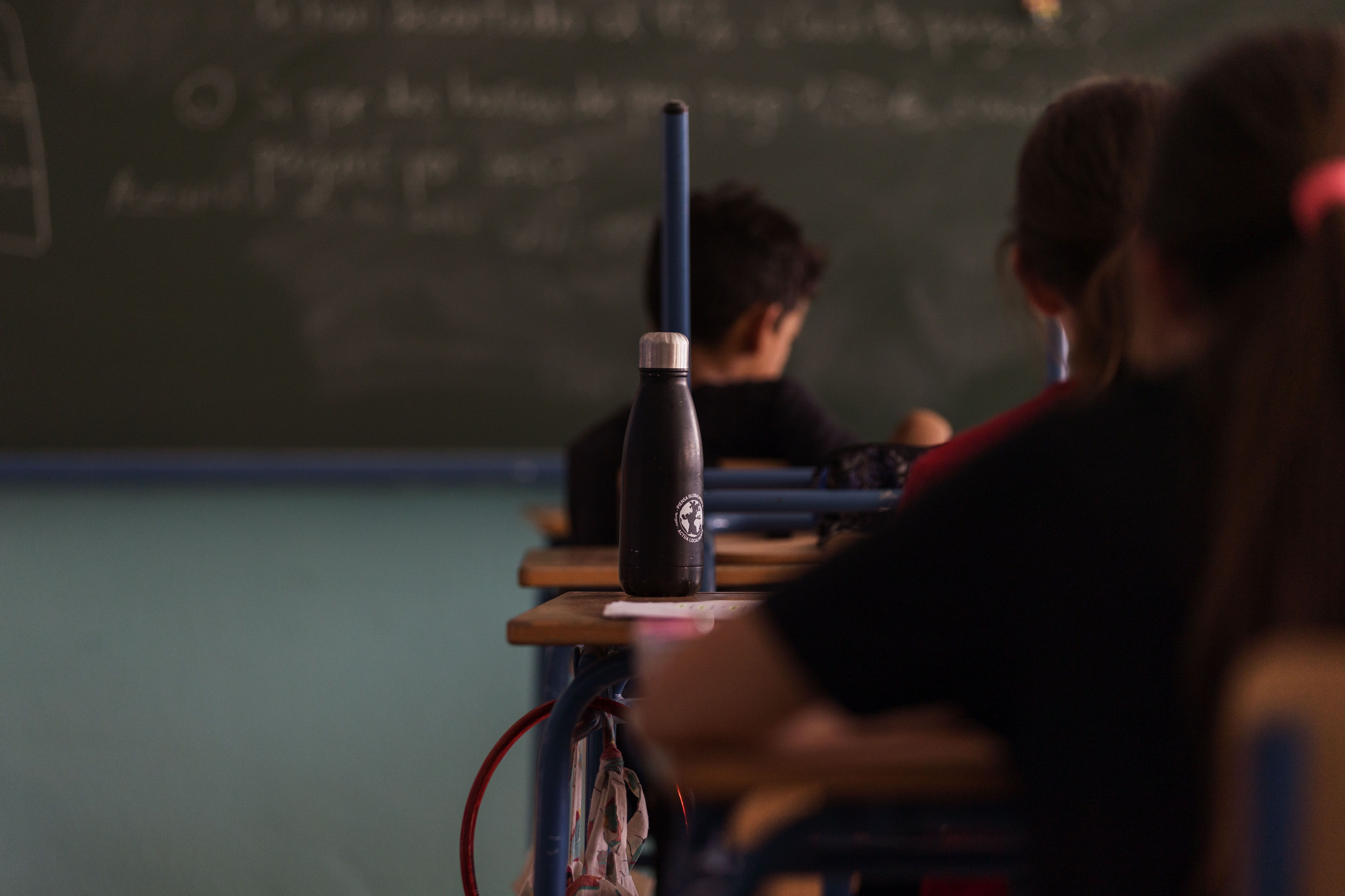 Una clase en plena ola de calor en una imagen de archivo. 