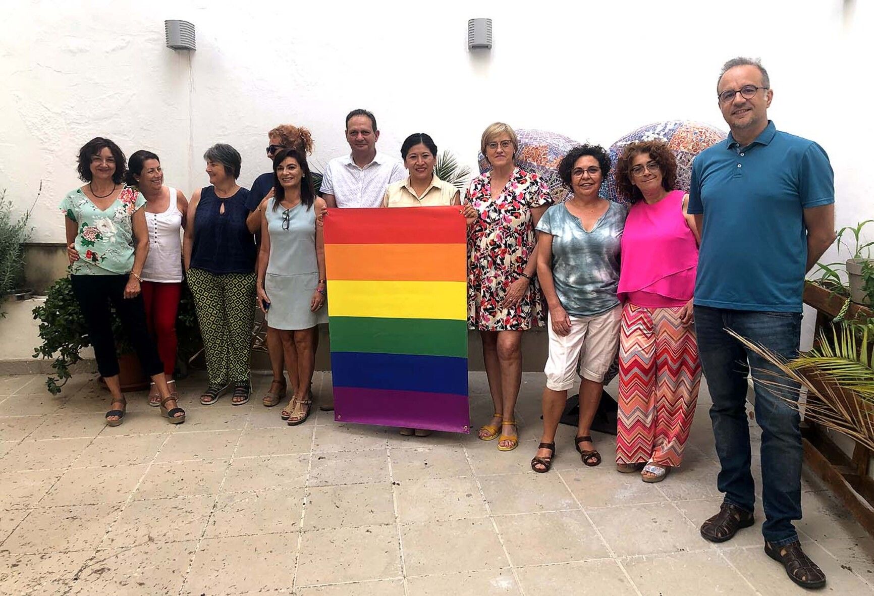 El Ayuntamiento de Jerez coloca la bandera arcoíris en doce edificios emblemáticos de Jerez.