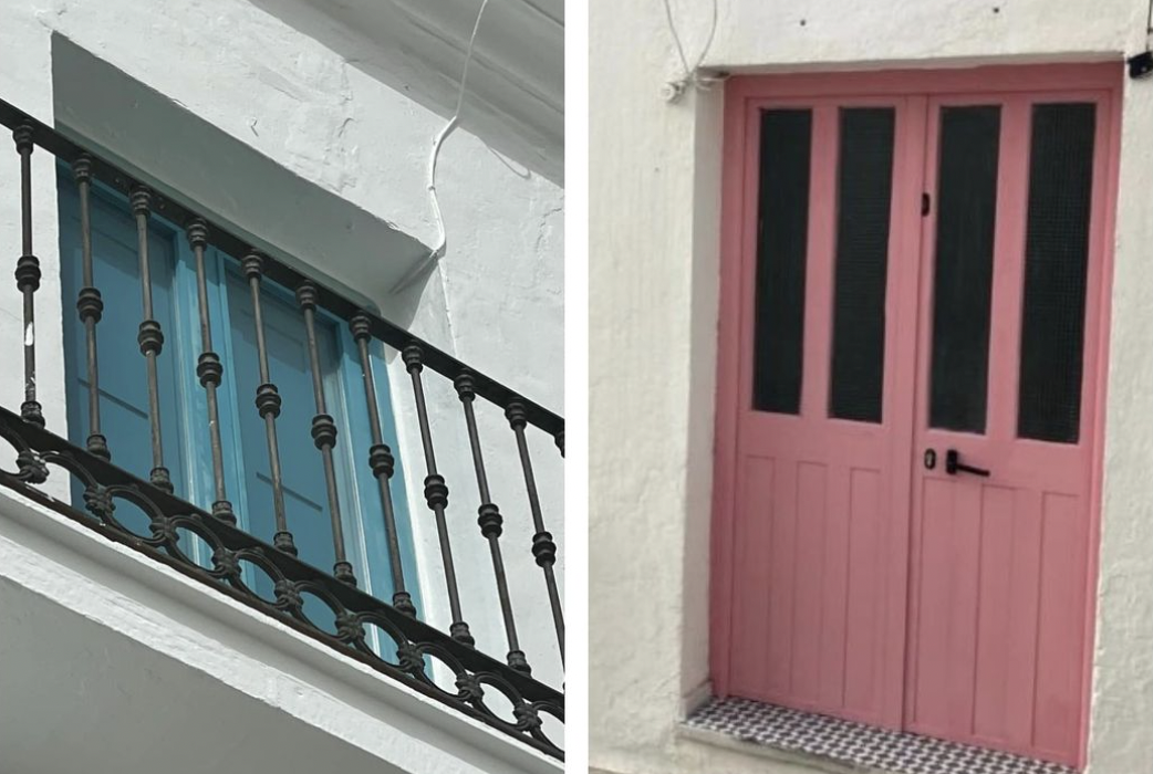 Algunas de las puertas de colores objeto de la discordia en Vejer.