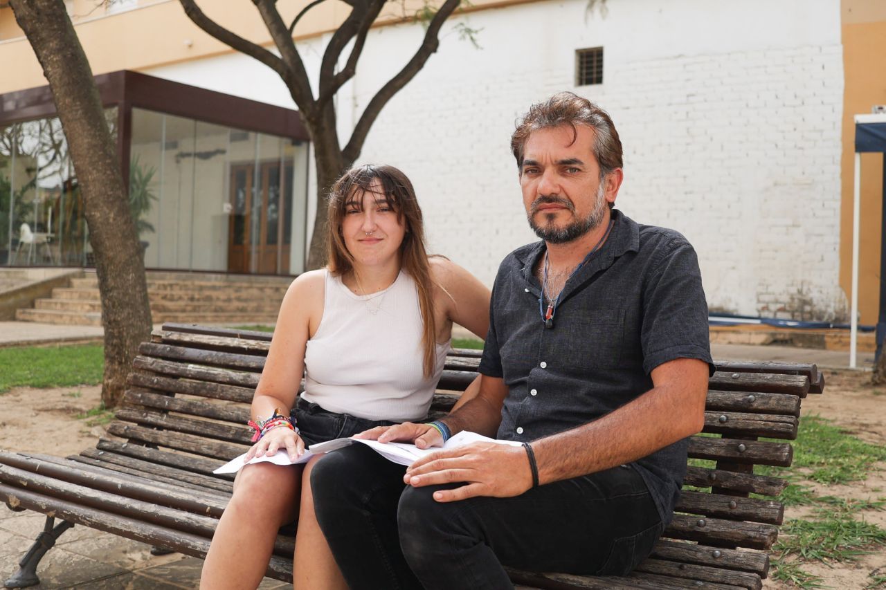 María Chacón, alumna con déficit de atención, con su padre Manuel. 