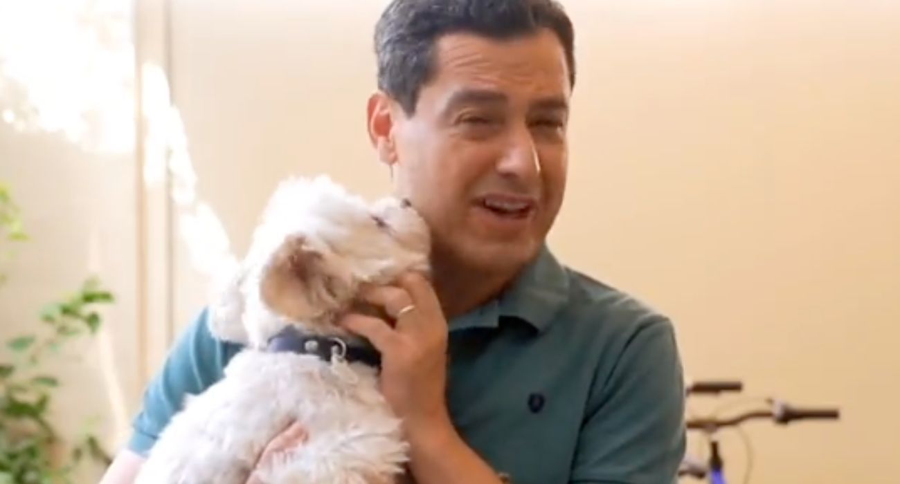 Juanma Moreno cuenta la historia de su perro Toby, fallecido recientemente.