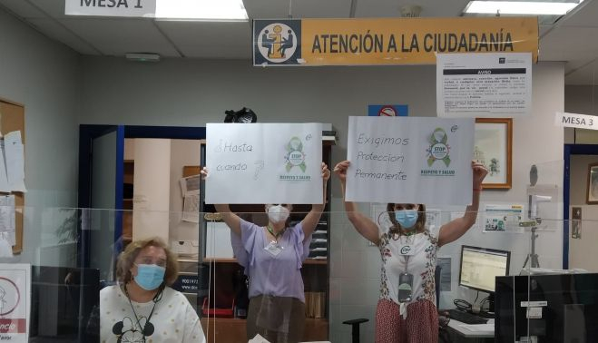 Delegadas de CSIF Cádiz protestan contra las escasas medidas de seguridad del centro de salud de San Benito.