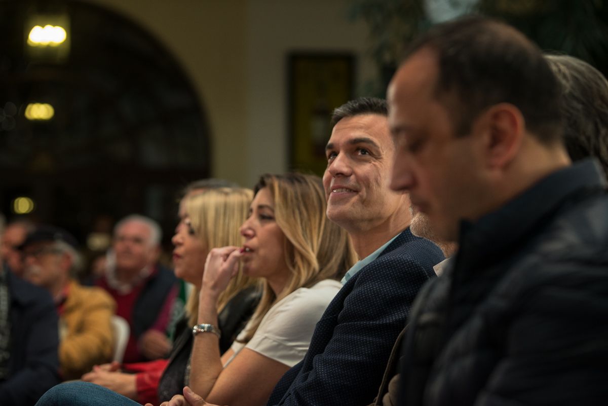 Pedro Sánchez, junto a Mamen Sánchez y Susana Díaz, en un mitin en Jerez.