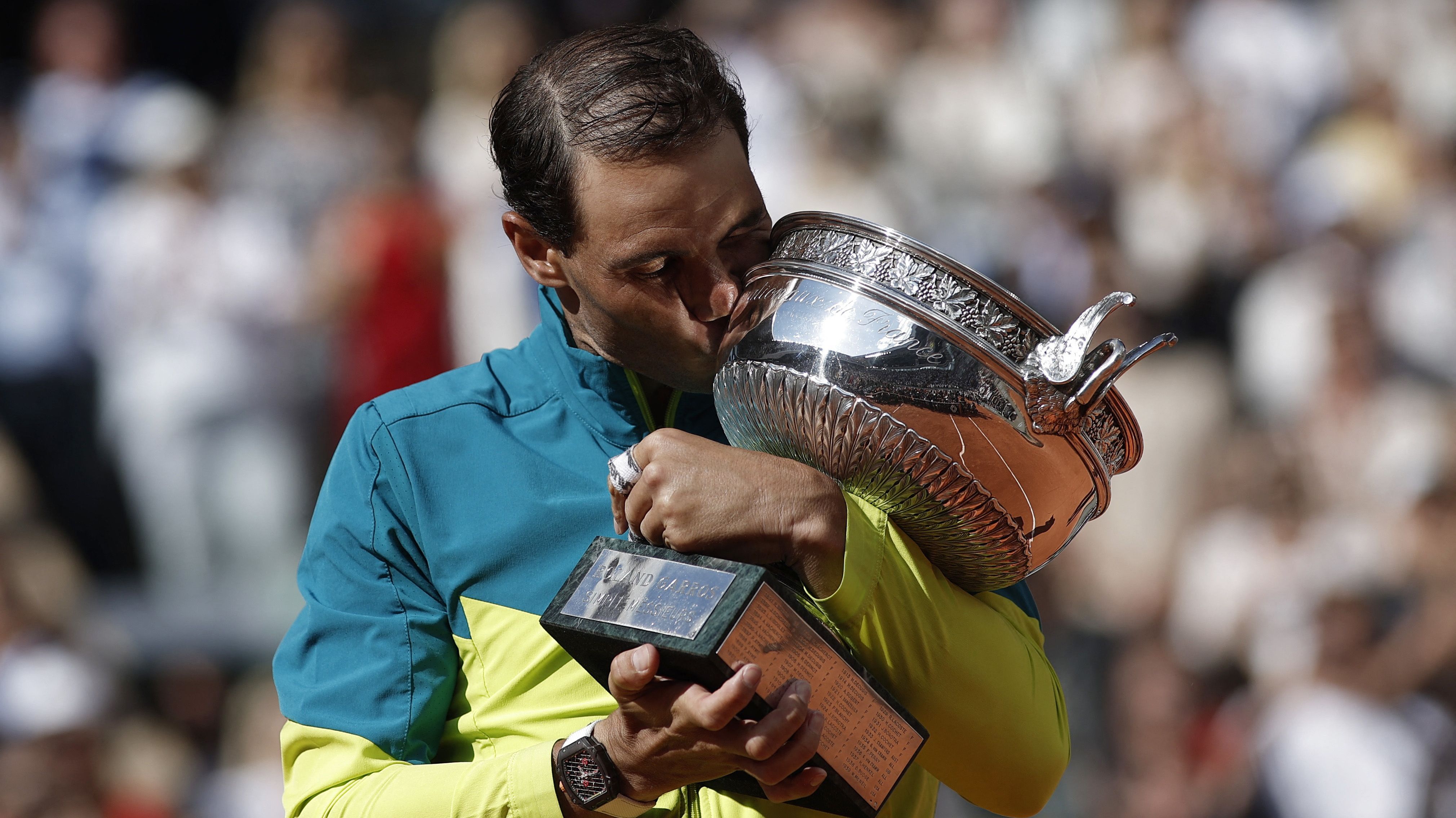 Rafa Nadal, con su decimocuarto trofeo de Roland Garros.