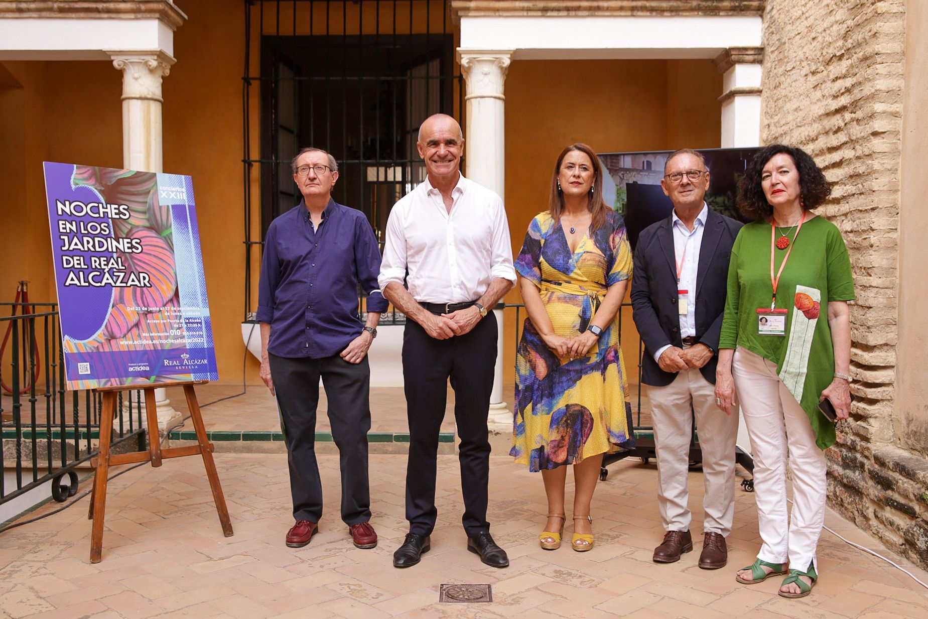 Presentación del ciclo Noche del Real Alcázar de Sevilla, con Antonio Muñoz, alcalde de la capital hispalense, en el centro de la imagen.