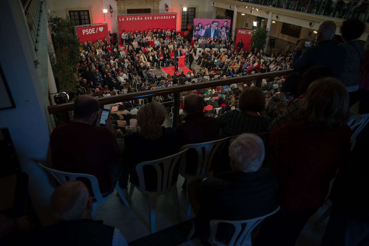 Vista del mitin en Jerez organizado por el PSOE federal. FOTO: MANU GARCÍA