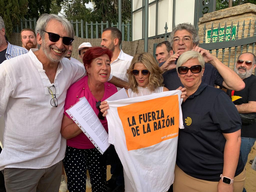 Afectados por el ERE municipal del Ayuntamiento de Jerez, este pasado martes en Dos Hermanas, en un acto con Yolanda Díaz.