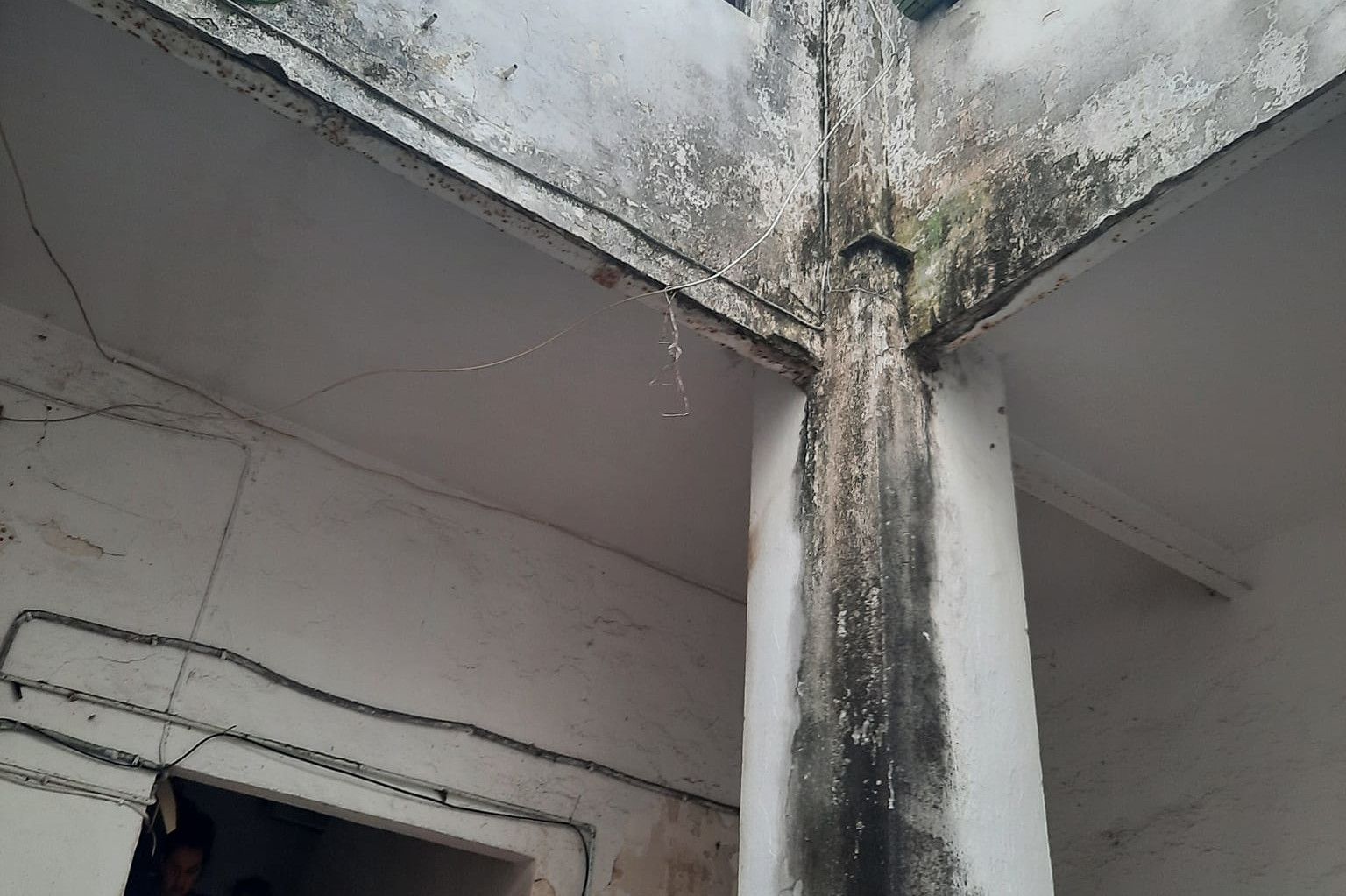 Estado de la vivienda de la calle Cruces, en El Puerto.