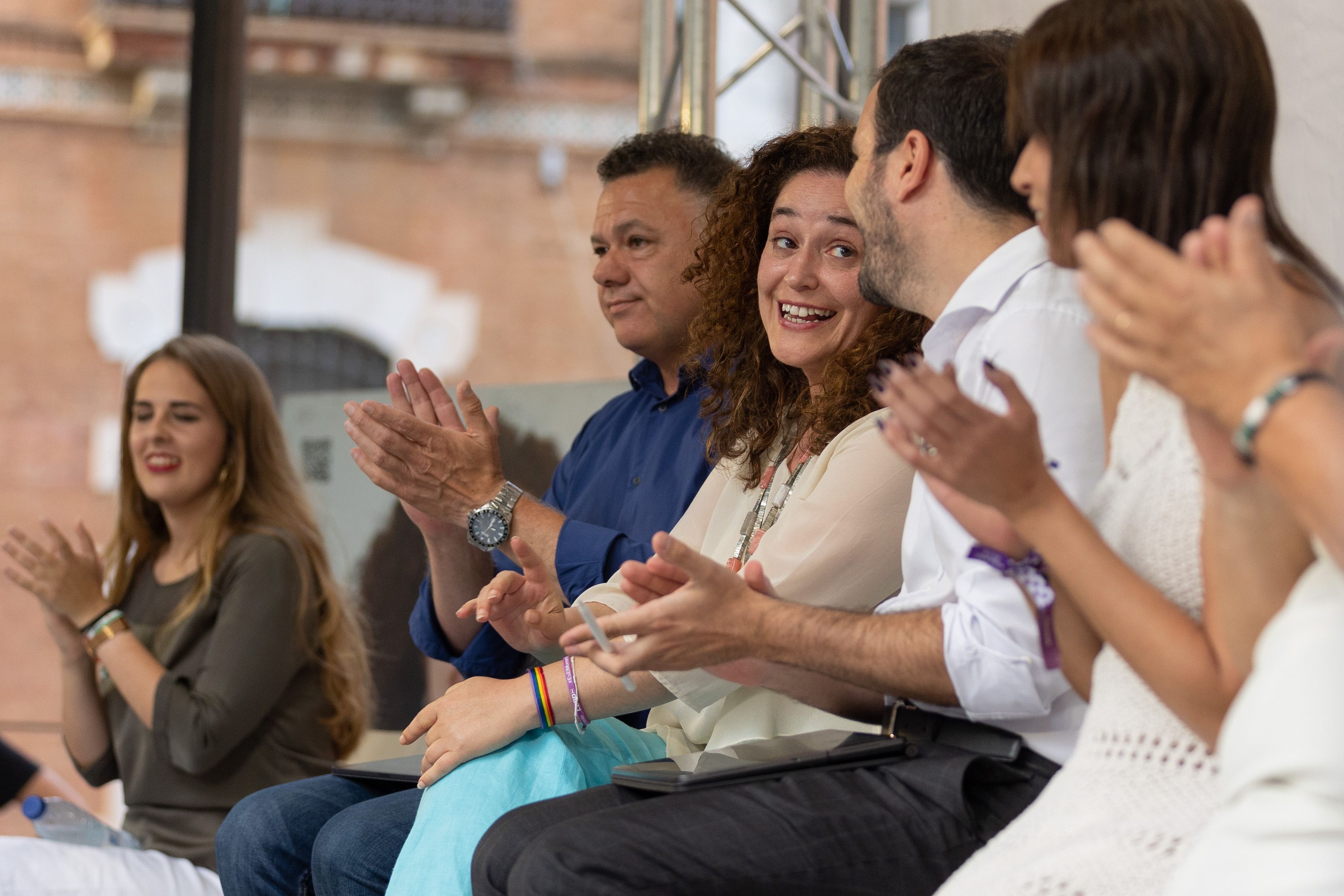 Nieto y Garzón (IU) con Juan Antonio Delgado (Podemos) al fondo.