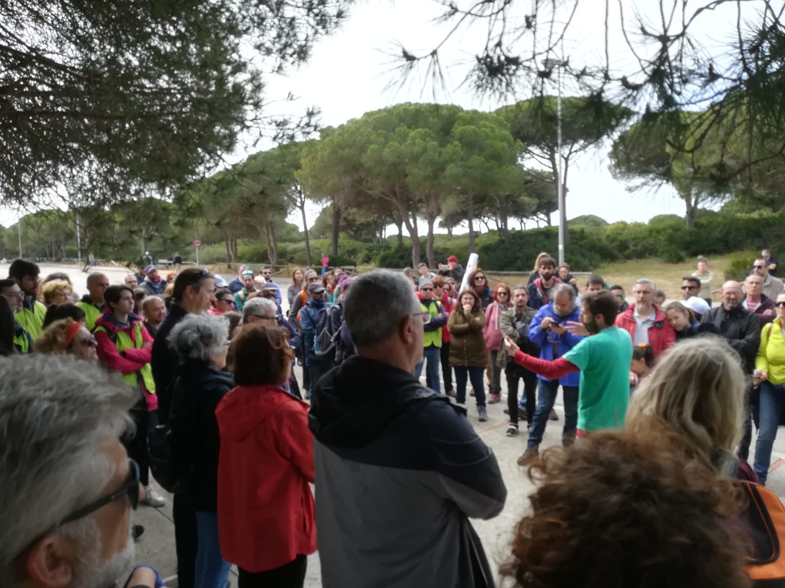 Concentración y acto lúdico contra la macro urbanización de lujo en Costa Sancti Petri. FOTO: TONIZA-ECOLOGISTAS EN ACCIÓN