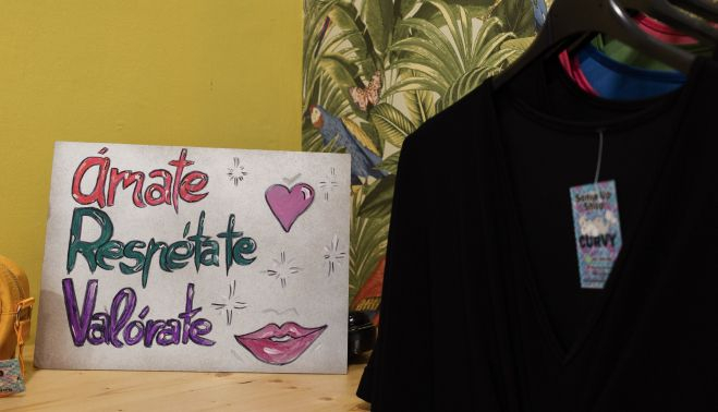 SONIA UP SHOP CURVY 2