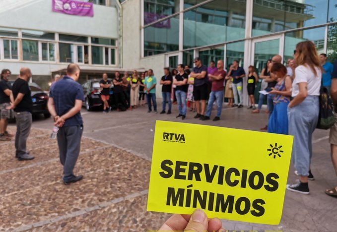 Una de las reuniones informativas durante la huelga. Una de las reuniones informativas durante la huelga.