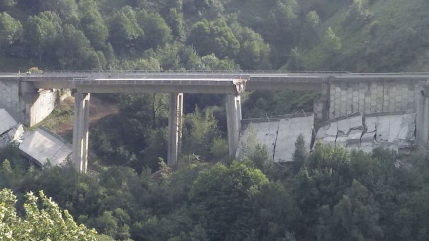 Imagen del viaducto tras el segundo derrumbe.    RUBÉN ARROXO (TWITTER)