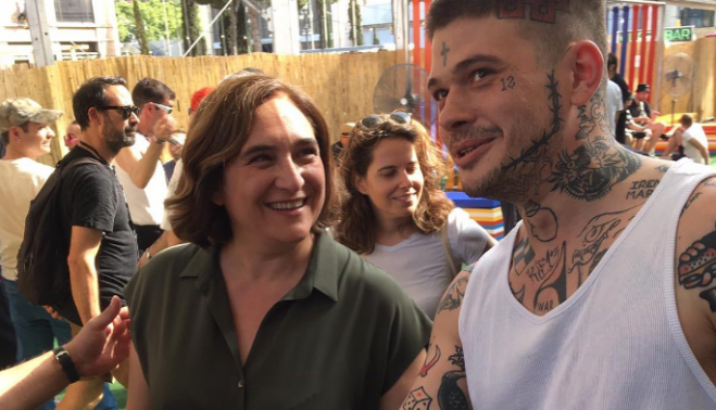 Cecilio G junto a Ada Colau