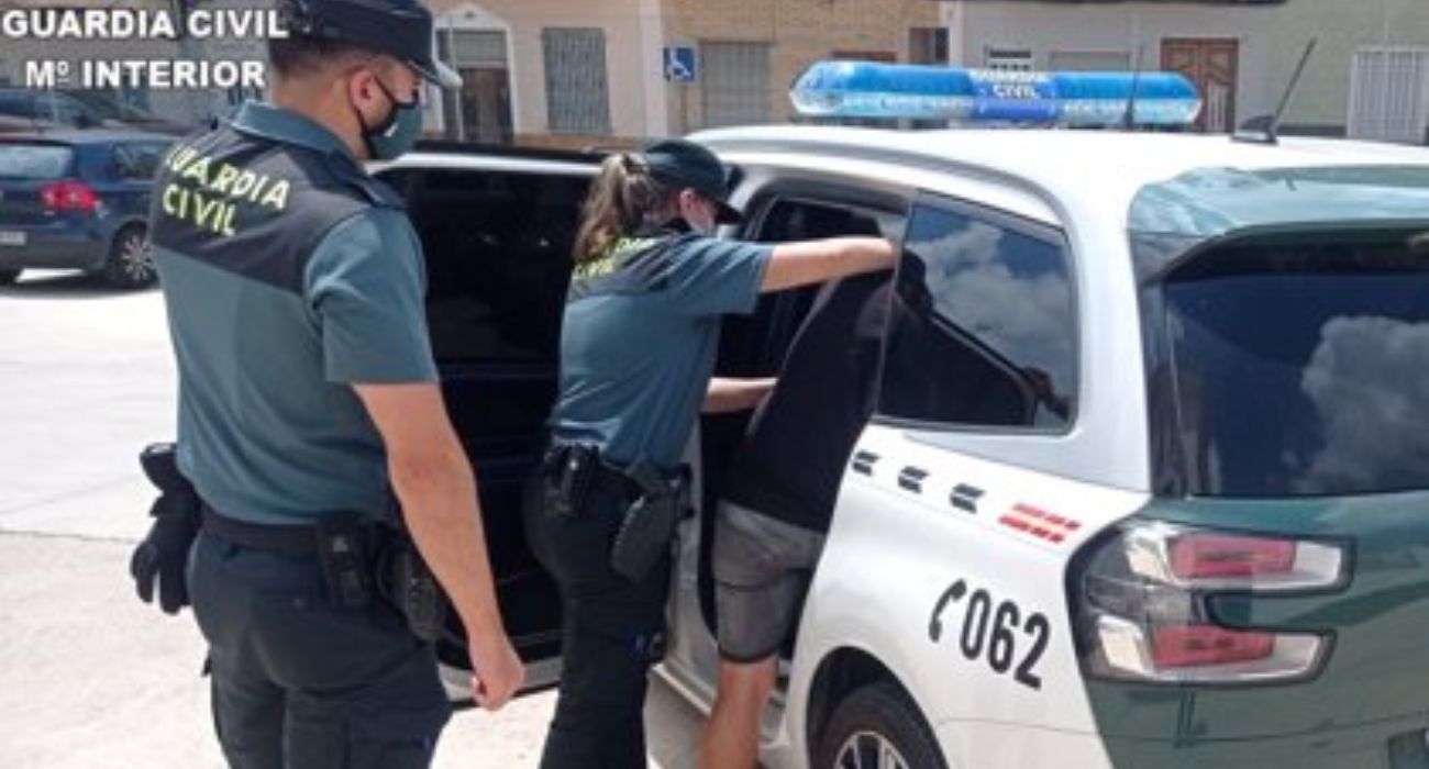 Dos agentes de la Guardia Civil, en una imagen de archivo.