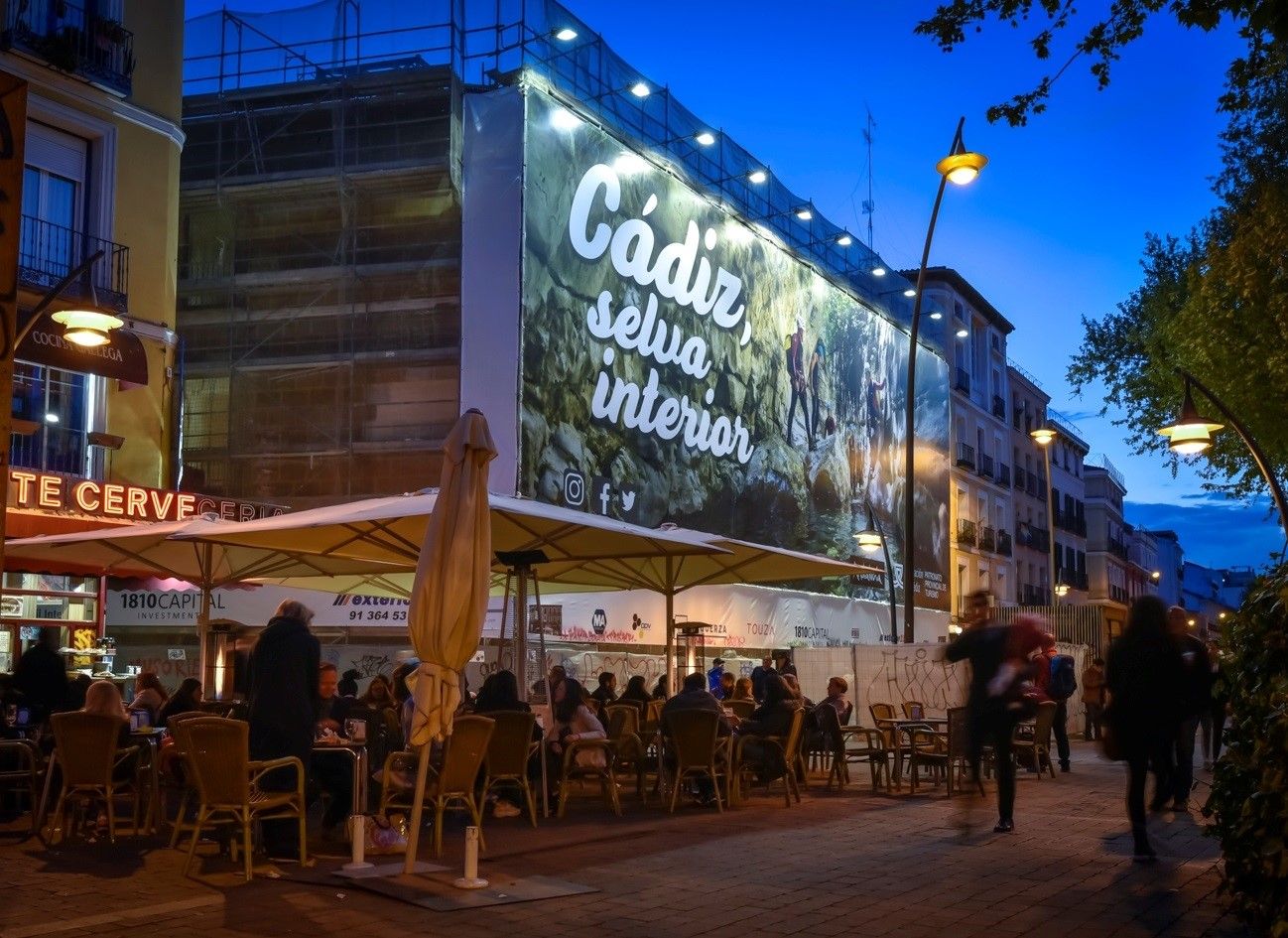 Lona en Tirso de Molina, en pleno centro de Madrid.
