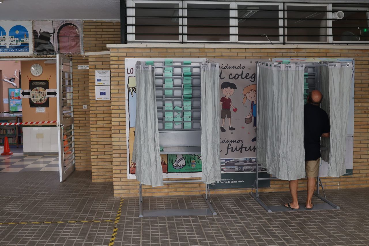 Cádiz ha tenido retraso en la constitución de las mesas electorales.