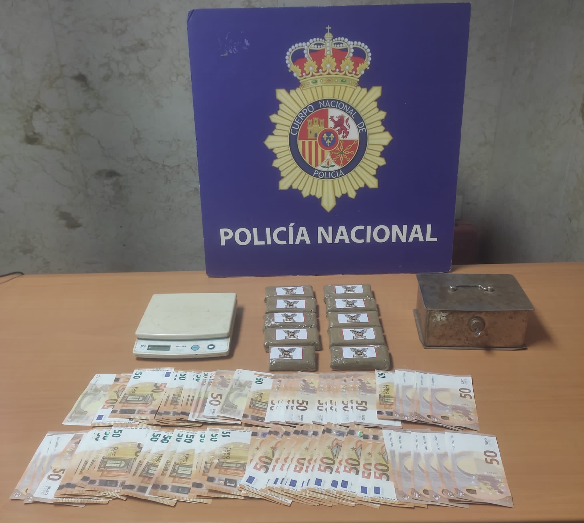 Droga incautada en una cervecería de El Puerto que se utilizaba como tapadera.