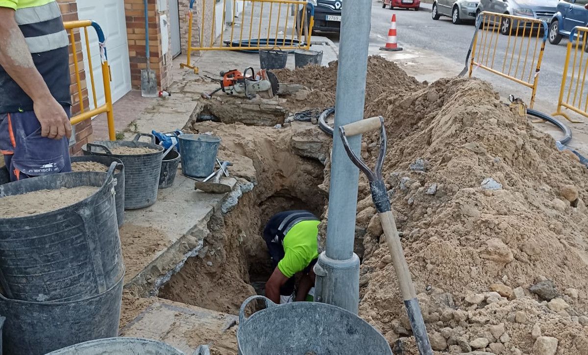Obras en la avenida Cádiz, en Valdelagrana.