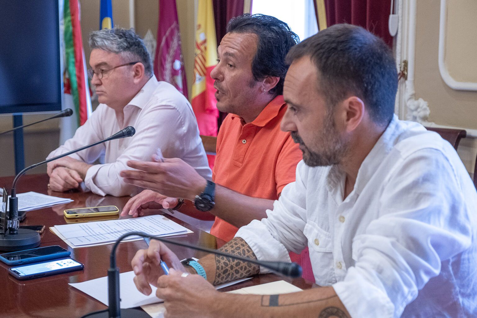 Rueda de prensa en el Ayuntamiento de Cádiz sobre venta del complejo hotelero del Estadio.