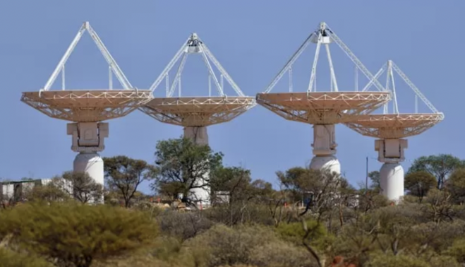 Las antenas del observatorio de Murchinson, en Australia, han localizado tres extraños cuerpos circulares brillantes en el espacio profundo.