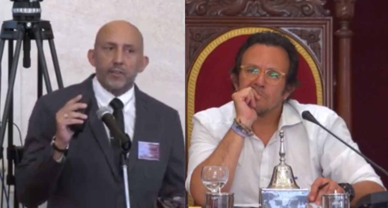 Kichi, alucinando con la canción que le canta un policía municipal de Cádiz.