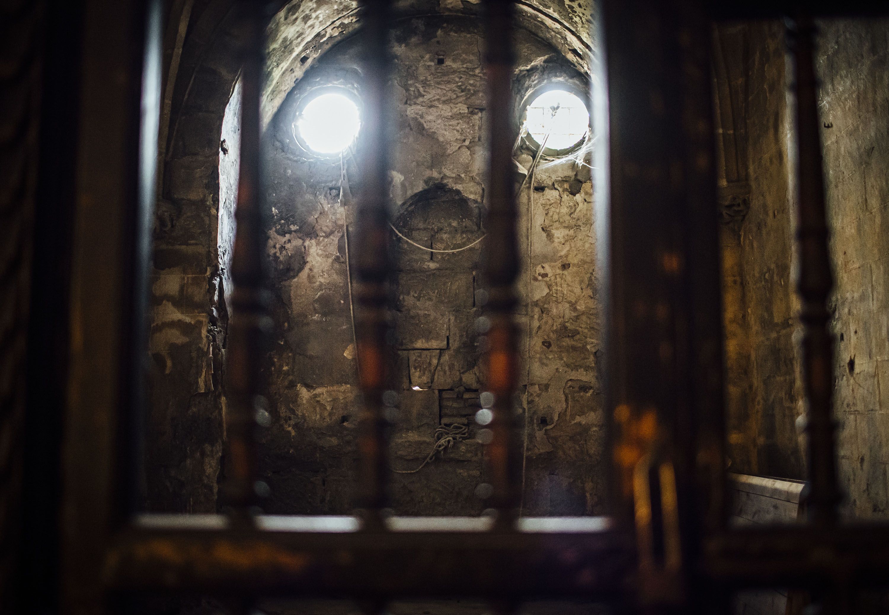 Estado de una capilla de la Iglesia cuyo retablo está siendo restaurado.     ESTEBAN