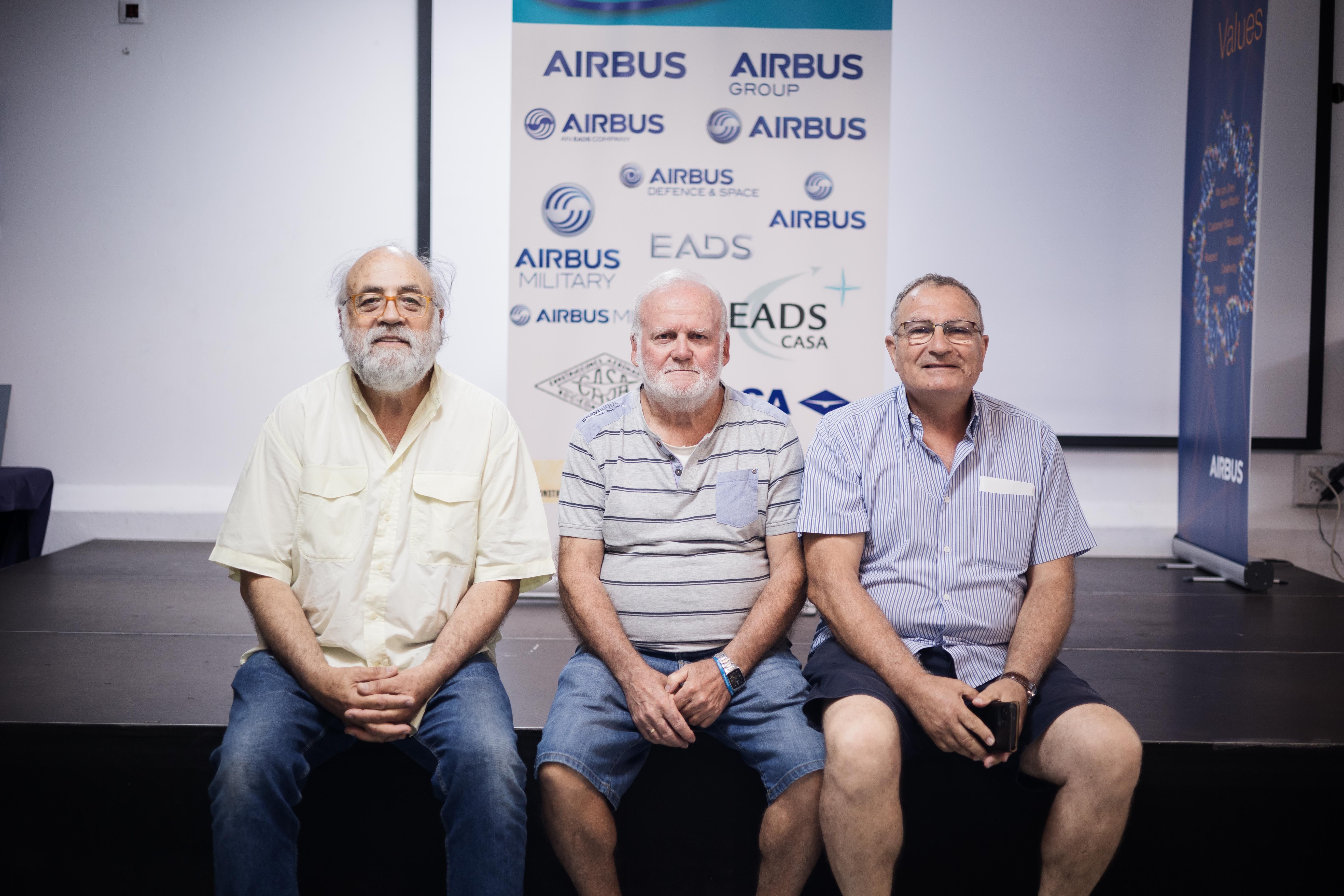 Antonio Canto, Luis Mena y Manuel Cubo, miembros de la asociación de jubilados de Airbus Cádiz.
