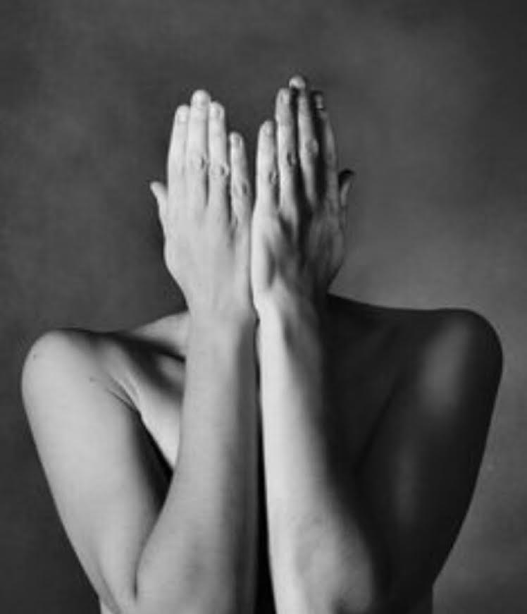 El desmantelamiento de la sanidad pública.