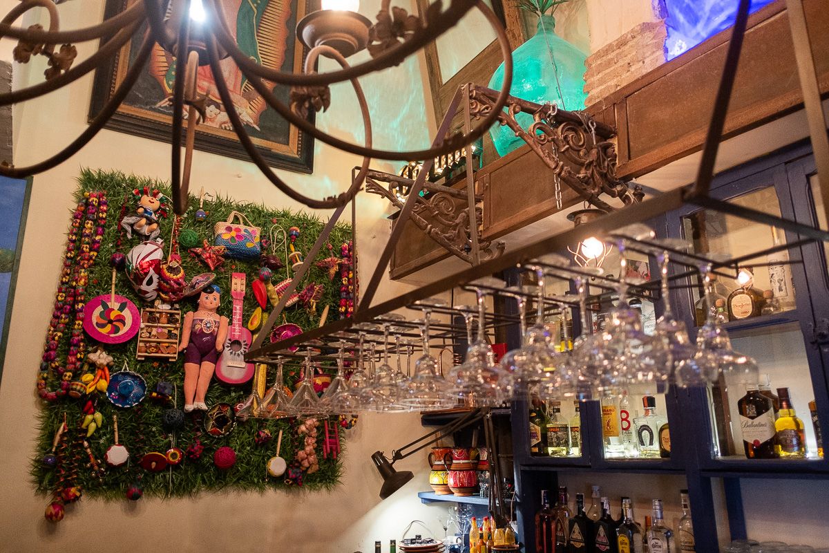 Un local en el centro de Jerez con comida y decoración singular, El Chile Habanero. FOTO: MANU GARCÍA