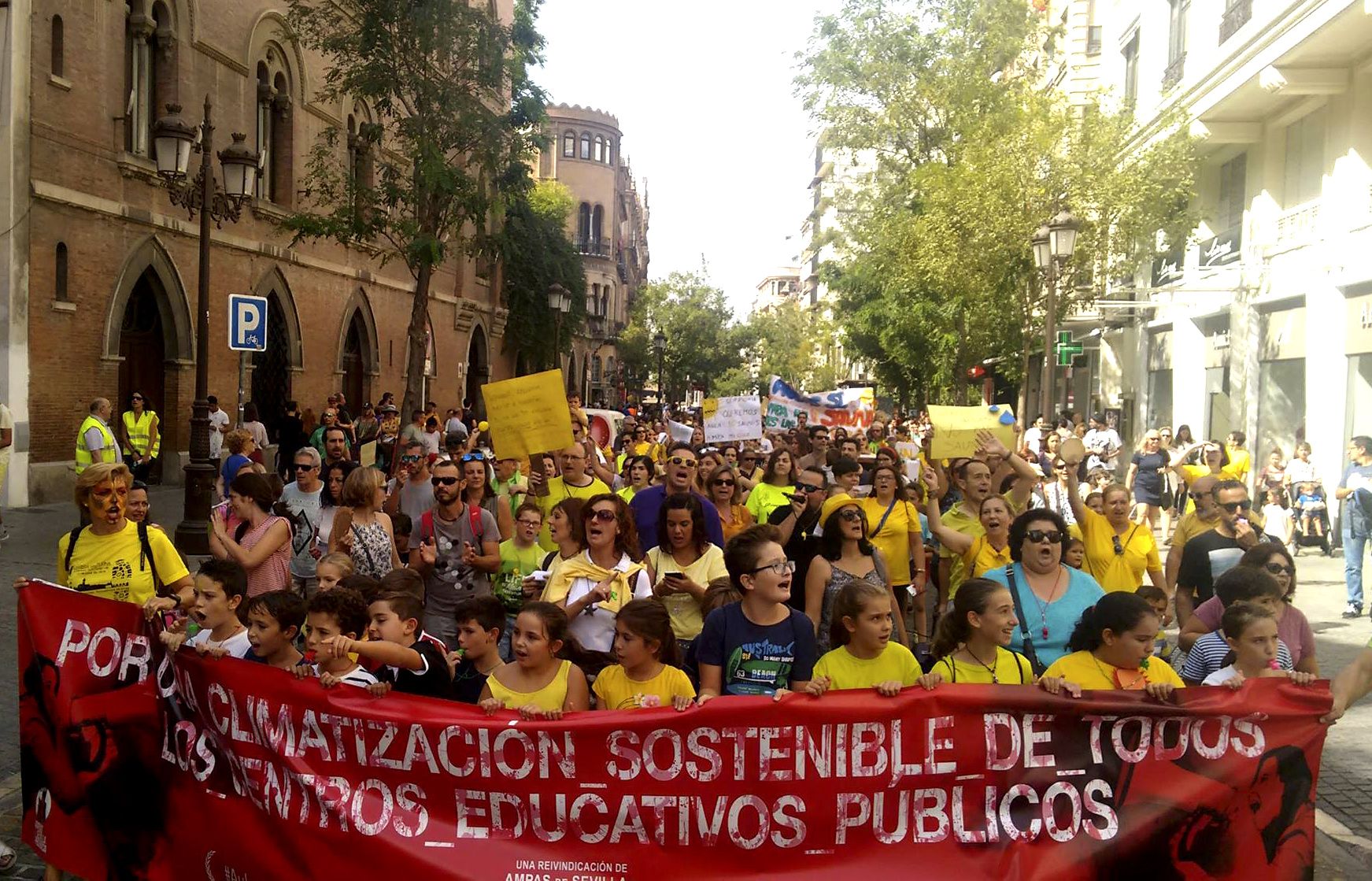 Una de las múltiples manifestaciones promovidas por la Escuelas de Calor. FOTOS: FACEBOOK ESCUELAS DE CALOR