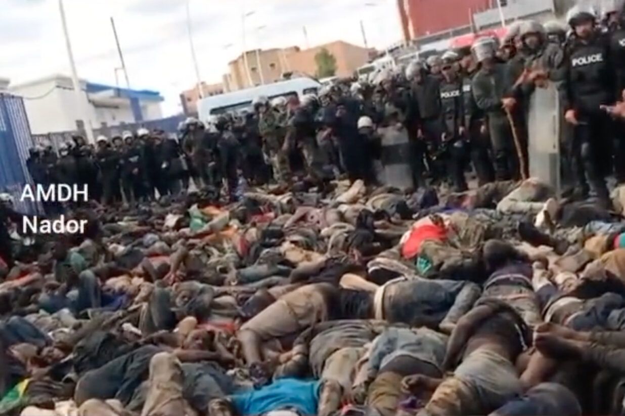Inmigrantes hacinados en Melilla, una "barbaridad" que se cobró la vida de 37 personas.