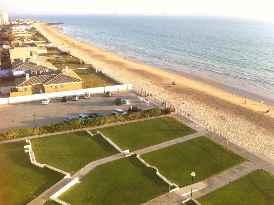 Vista aérea de Vistahermosa con varios chalets a la izquierda. FOTO: PEDRO JIMÉNEZ. 