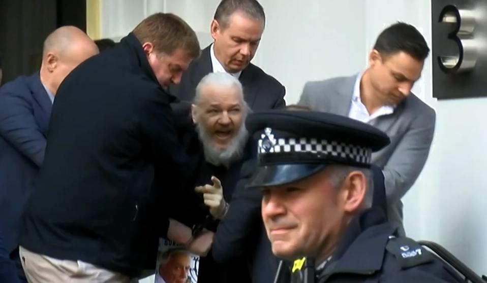 Así ha sido la detención de Julian Assange en la embajada ecuatoriana de Londres. 