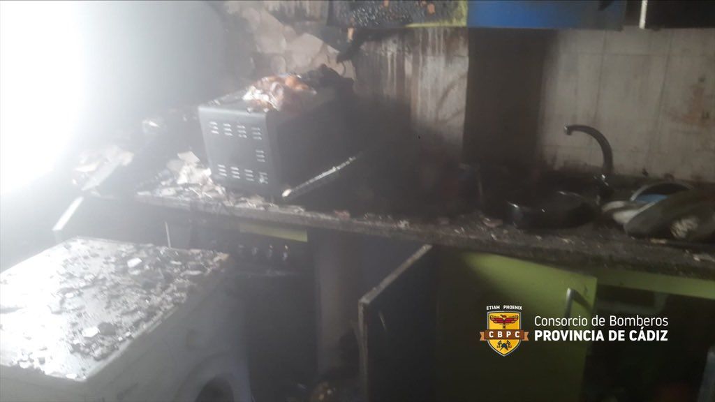 Así ha quedado la cocina de una vivienda en Jerez.