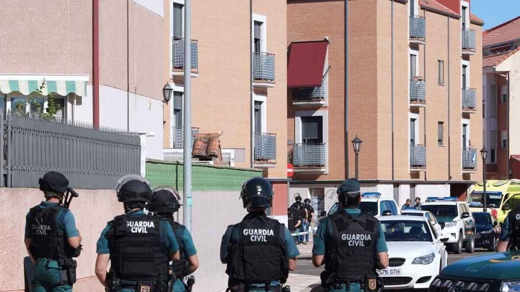 La zona donde ha ocurrido el crimen se encuentra acordonada por la Guardia Civil. 