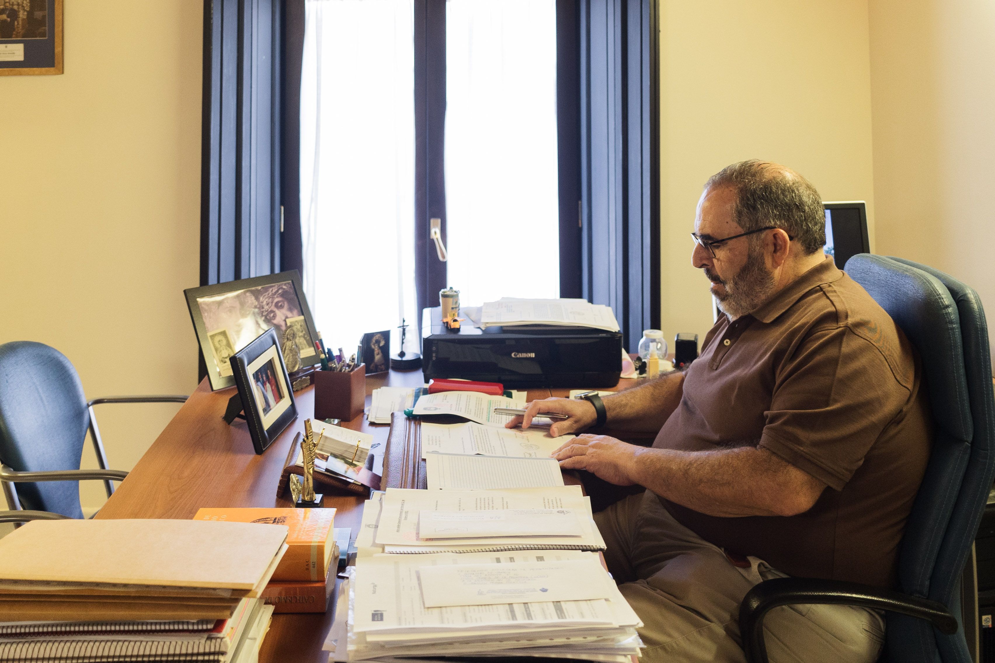Joaquín Perea en su despacho. MANU GARCÍA