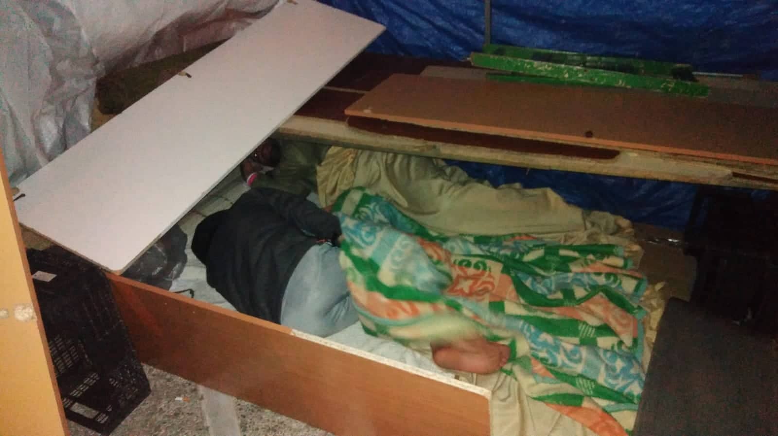 Habitáculo improvisados donde duermen varios extranjeros en el centro de Jerez. FOTO: RED DE APOYO A INMIGRANTES. 