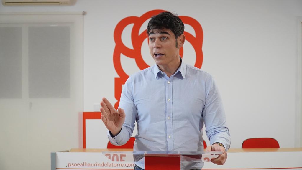 David Márquez, el portavoz socialista que ha recibido un ataque homófobo de un afiliado del PP.