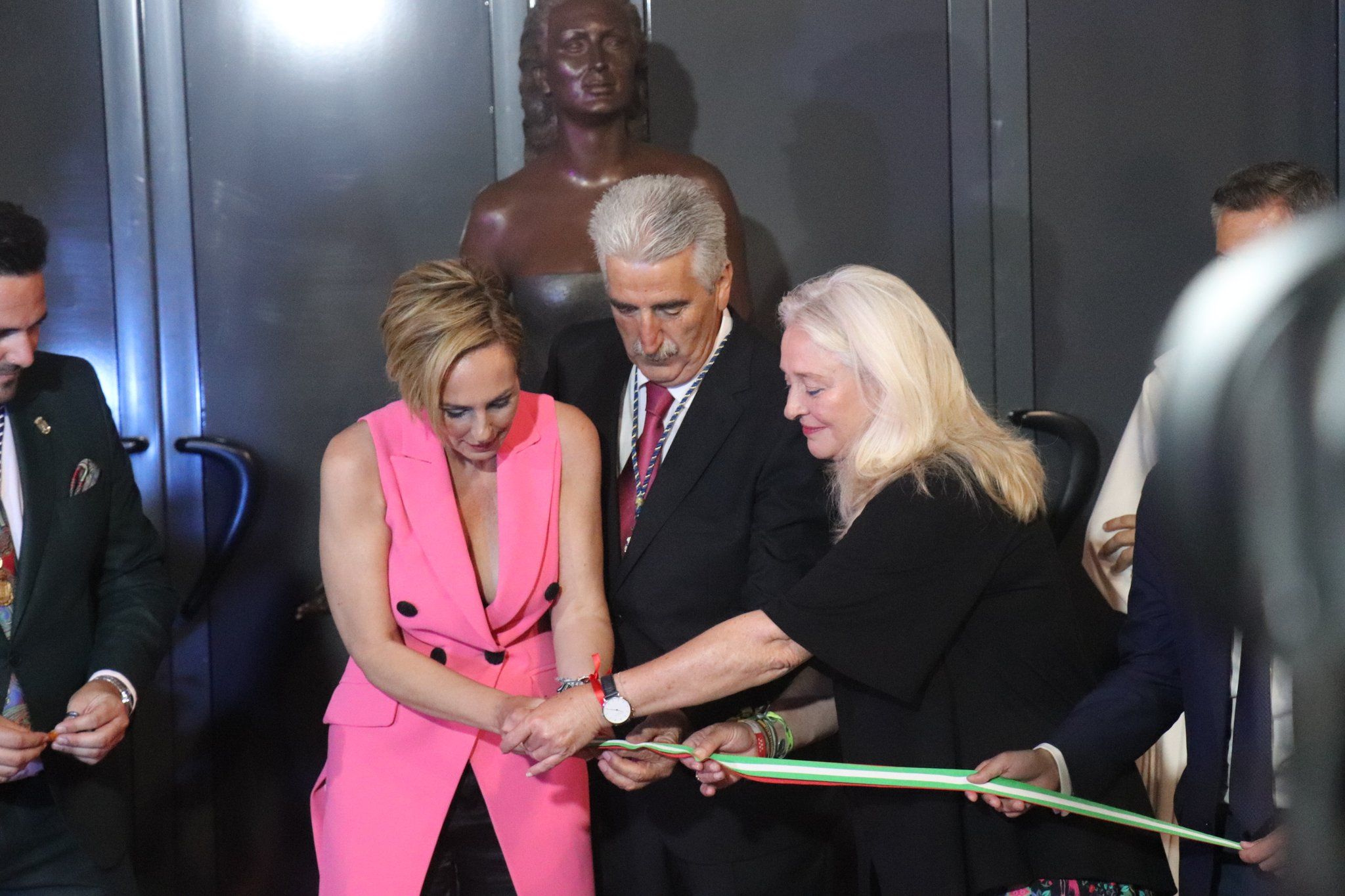 Momento de la inuguración del Centro de Interpretación de Rocío Jurado en Chipiona.