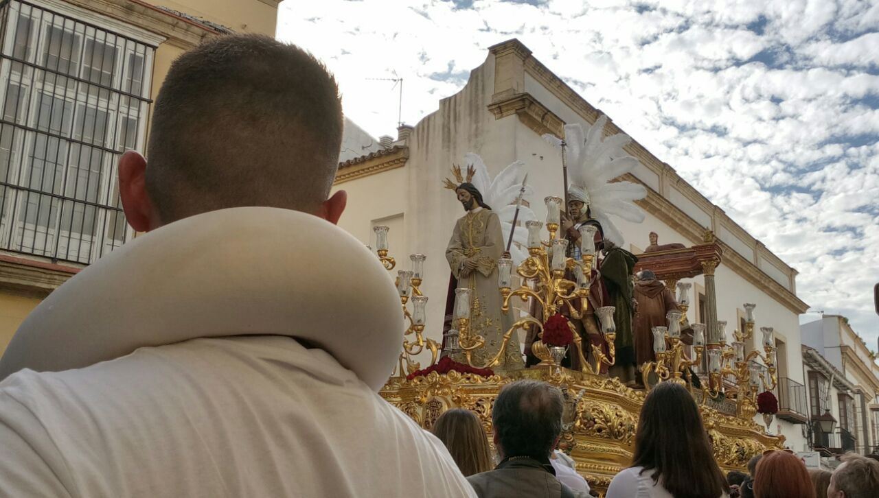 Una procesión de Jerez con cirros en el cielo. FOTO: LVDS. 