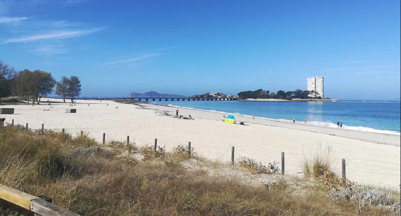 Hacer pis en el mar en Vigo puede salir caro.