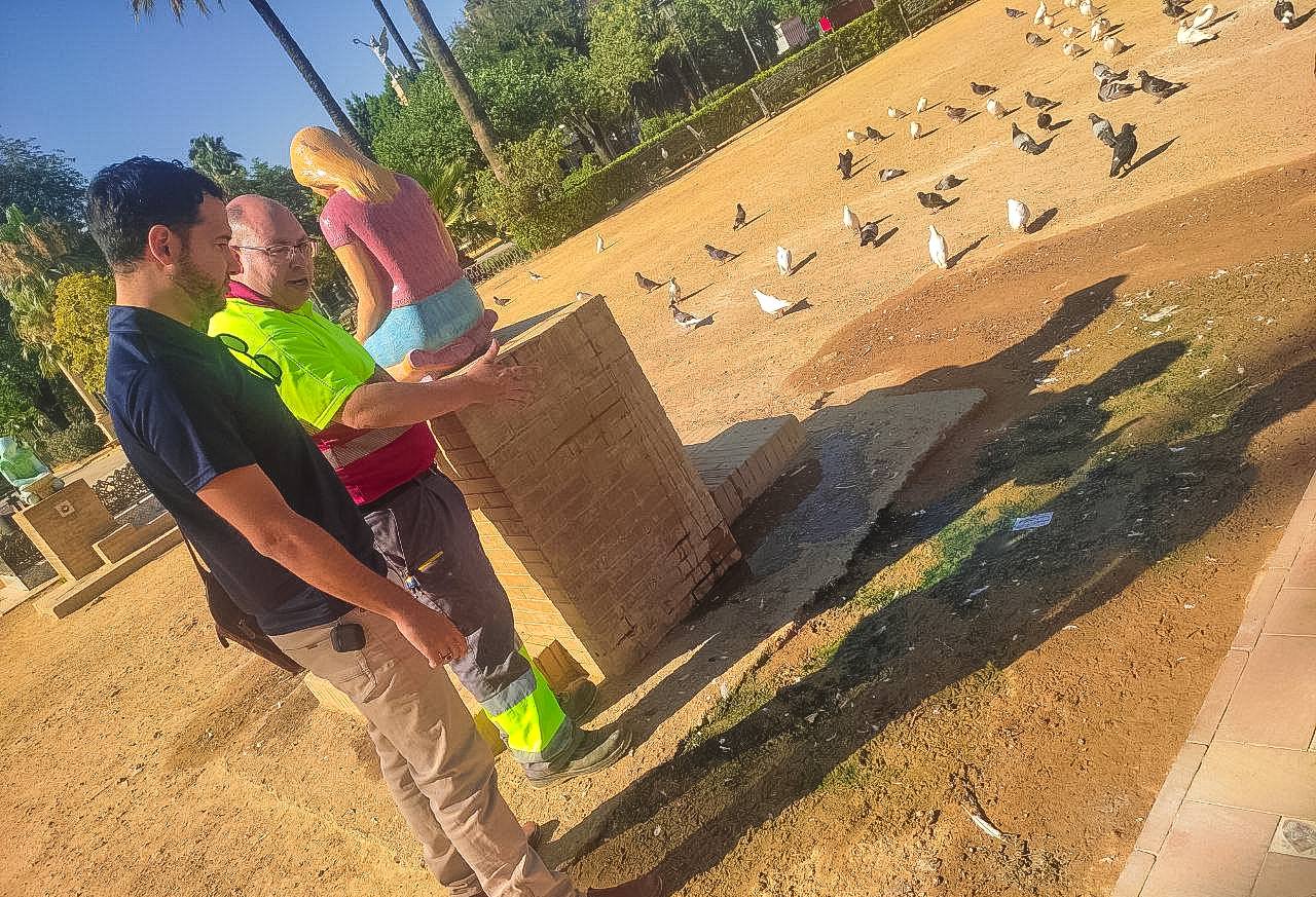 Una de las fuentes ornamentales ubicadas en el parque de María Luisa, en Sevilla. Una de las fuentes ornamentales ubicadas en el parque de María Luisa, en Sevilla.